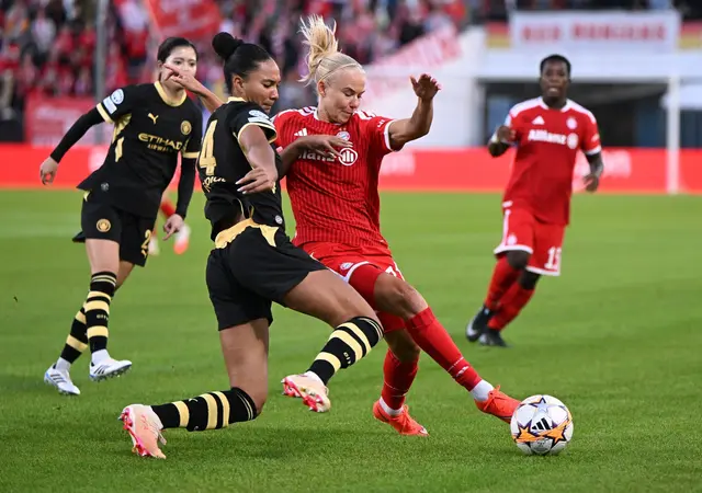 Pernille Harder (rechts) traf gegen Stuttgart doppelt für den FC Bayern (Archivbild) | Foto: Sven Hoppe/dpa