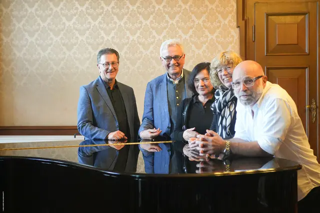 In der Stadtbibliothek findet eine Lesung mit szenischen Dialogen und Musik statt. | Foto: Melanie Waldschmitt