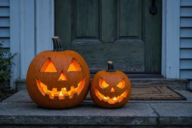 In Grötzingen können Familien gemeinsam Halloween-Kürbisse schnitzen | Foto: Heike Schwitalla (bearbeitet mit KI)