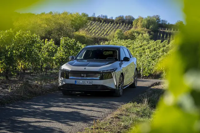 DS N°7 startet in Deutschland – 1.000-Euro-Tank- oder Ladegutschein für Kaufverträge bis 25. November. | Foto: DS Automobiles
