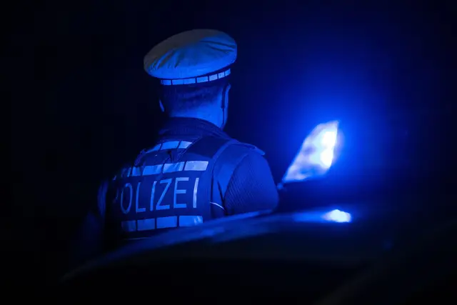 Die Polizei prüft, ob der geschilderte Überfall in Baden-Baden tatsächlich stattfand. (Symbolbild) | Foto: Marijan Murat/dpa