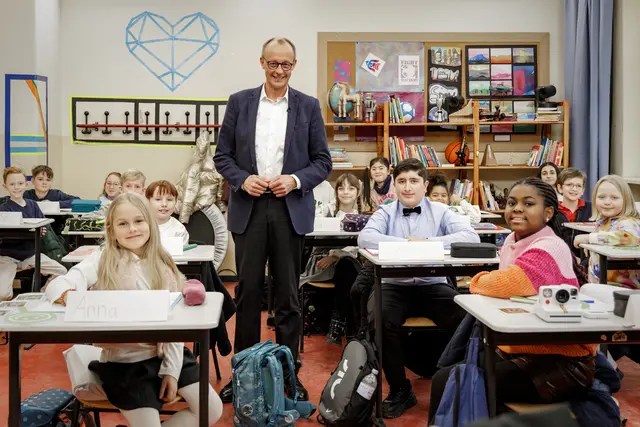 Frag mal den Kanzler: Friedrich Merz empfängt 15 Schülerinnen und Schüler im Kanzleramt. | Foto: SAT.1/Joyn/Richard Hübner