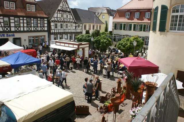 Der Herbstmarkt macht Bad Bergzabern im Oktober zum Ziel für einen herbstlichen Tagesausflug. | Foto: Stefan Endlich (2019)