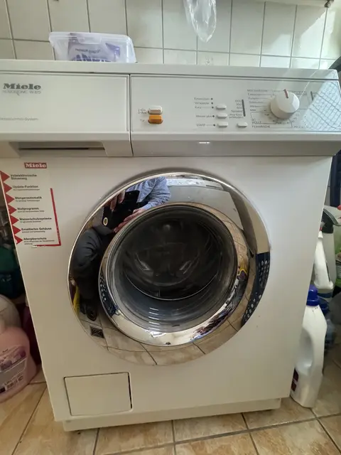 Eine moderne Waschmaschine der Marke "Miele"  | Foto: Arno Mohr 