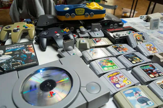 Bei der RetroGamesCon in Forst können Besucher alte Konsolen und Arcade-Spiele ausprobieren. | Foto: KüHe Event UG 