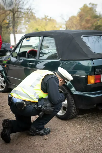Bei einer Polizeikontrolle in Jockgrim wurde ein E-Scooter mit einer möglichen Höchstgeschwindigkeit von 47 km/h überprüft. Der 13-jährige Fahrer hatte weder die erforderliche Fahrerlaubnis noch Versicherungsschutz. | Foto: Cornelia Bauer