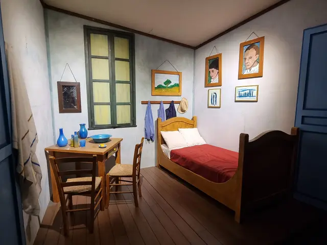Van Goghs berühmtes „Schlafzimmer in Arles“ wird in der Ausstellung als begehbarer Raum erlebbar. | Foto: BAS