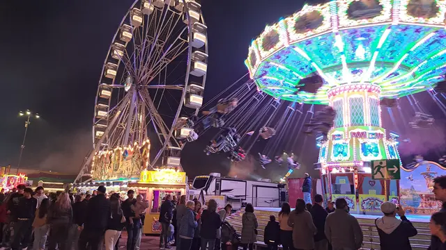 Riesenrad, Fahrgeschäfte und volle Plätze gehören auch an diesem Wochenende vom 23. bis 25. Oktober wieder zu den größeren Festen in der Pfalz. | Foto: Monika Klein