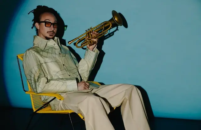 Das Publikum erlebt im Saalbau einen Abend mit modernem Jazz und einer Hommage an Miles Davis.  | Foto: Bruno Barreto