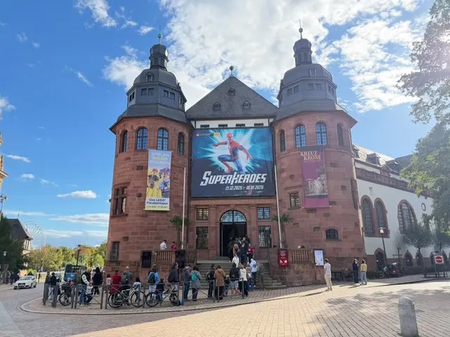 Besucherandrang in der neu eröffneten LEGO® Ausstellung im Historischen Museum der Pfalz | Foto: Historisches Museum der Pfalz