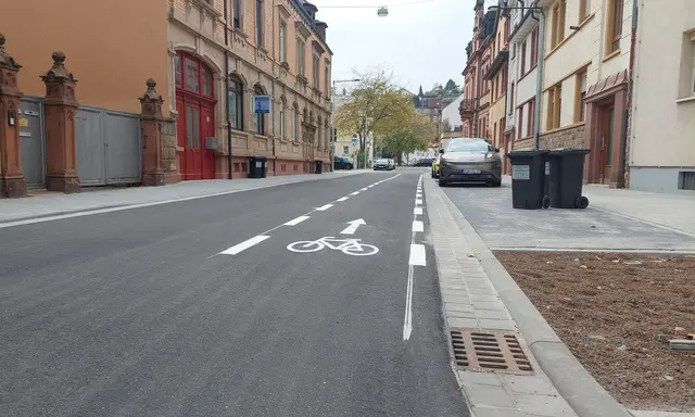 Die Moltkestraße erhielt neue Leitungen, Fahrbahn und Gehwege. | Foto: Stadt Neustadt