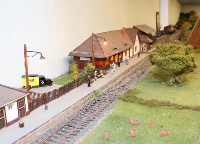 Zur "Langen Nacht der Modellbahn" können Besucher die Modellbahnanlage in Spur 0 und historische Bahnutensilien entdecken.  Das Foto zeigt den nachgebauten Bahnhof in Erfenbach | Foto: Monika Klein
