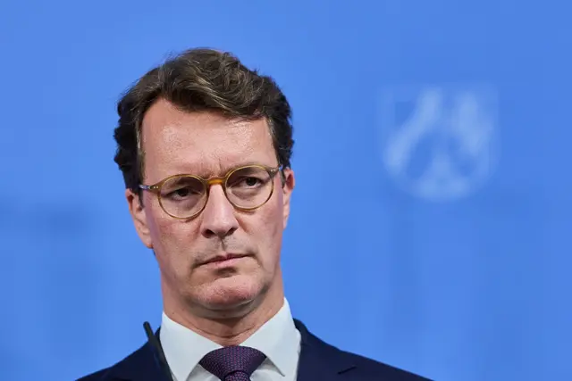 NRW-Ministerpräsident Hendrik Wüst fordert rasche Senkung der Stromsteuer für alle | Foto: Rolf Vennenbernd/dpa