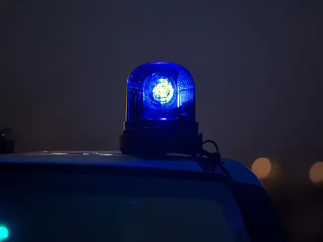 Wegen einer Weltkriegsbombe bei Sinzheim-Kartung soll die A5 zwischen Bühl und Baden-Baden am Donnerstagabend ab etwa 19.30 Uhr voll gesperrt werden. Die Entschärfung ist für 20 Uhr geplant. Autofahrer sollten den Bereich weiträumig umfahren. | Foto: Symbolfoto (KI)
