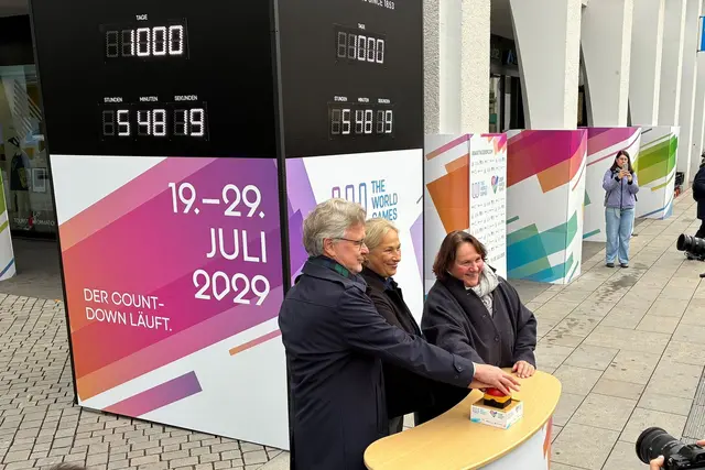 Der Countdown läuft: Karlsruhe und Oberbürgermeister Frank Mentrup (SPD, links) machen sich bereit für die World Games 2029 | Foto: David Joram/dpa