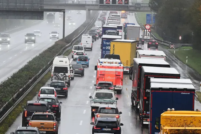 ADAC: Reger Verkehr auf den Autobahnen im Südwesten zum Ferienbeginn erwartet. (Archivbild) | Foto: Bernd Weißbrod/dpa