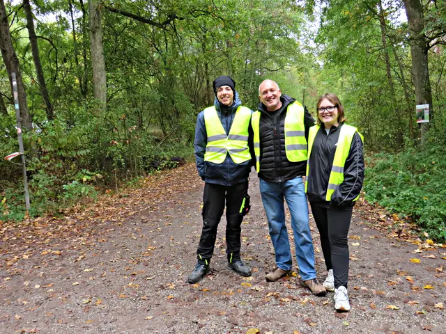 Isabell Winczy, David Winczy und Neffe Noah als Parkplatzwächter | Foto: Brigitte Melder