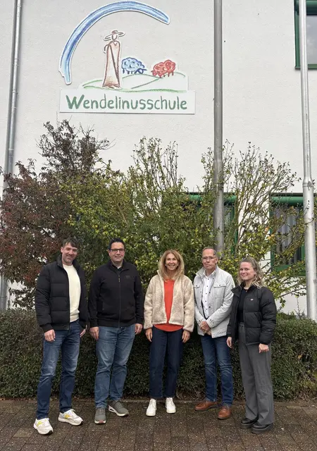 An der Grundschule begleiten zwei Fachkräfte Kinder im Schulalltag. | Foto: Kreisverwaltung Kaiserslautern