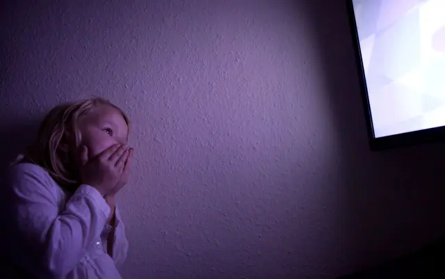 Schaurig-schön oder schon richtig gruselig? Damit sich Kinder nicht überfordert fühlen, sollten Eltern altersgerechte Filme aussuchen. | Foto: Silvia Marks/dpa-mag