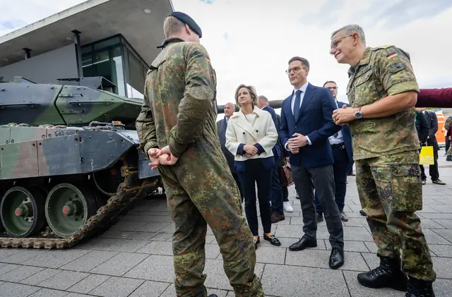 Hagel will die Sicherheitsstruktur im großen Stil reformieren.   | Foto: Christoph Schmidt/dpa