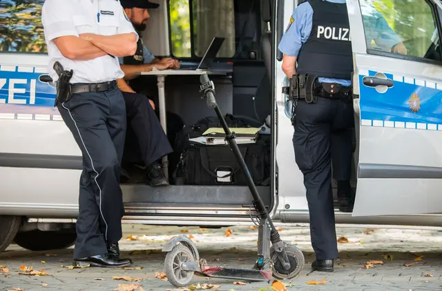 Manipulierte E-Scooter fahren deutlich schneller als erlaubt. (Archivbild) | Foto: Andreas Arnold/dpa