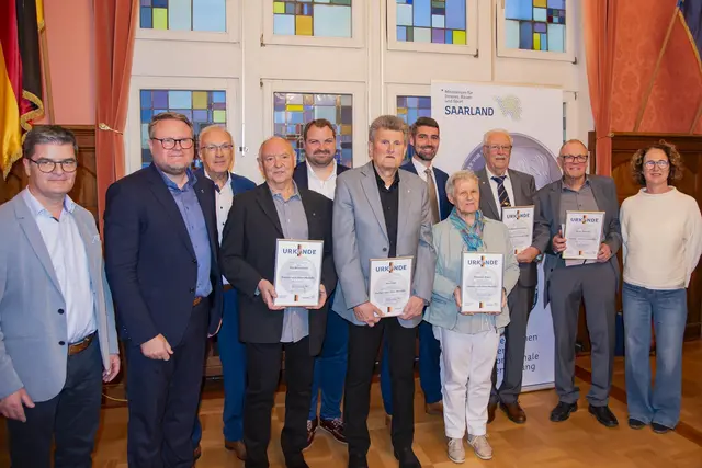Fünf Kommunalpolitiker aus dem Landkreis St. Wendel erhalten die Freiherr-vom-Stein-Medaille. | Foto: MIBS/F. Färber