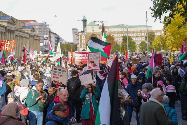 Laut Veranstalter waren rund tausend Menschen bei der Demo, der Polizei zufolge waren es 600 bis 700 Menschen. | Foto: Enrique Kaczor/dpa