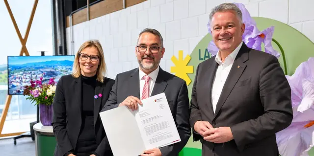 Neustadt bekommt Millionenförderung für die Landesgartenschau (v.r.n.l.): Ministerpräsident Gordon Schnieder, Neustadts Oberbürgermeister Marc Weigel und LGS-Geschäftsführerin Anne Pieper. | Foto: Holger Knecht