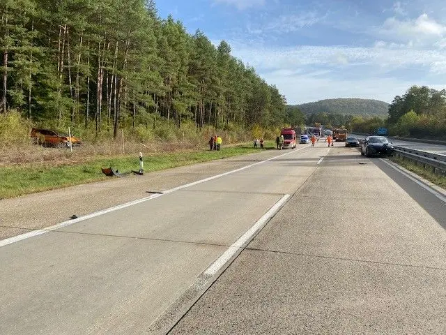 Für die Unfallaufnahme musste die Polizei die A6 in Fahrtrichtung Saarbrücken vollständig sperren | Foto: Polizeiautobahnstation Kaiserslautern
