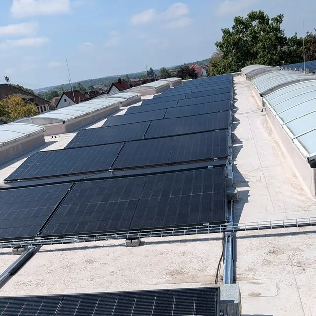 PV-Anlage auf der Sporthalle in Hütschenhausen | Foto: red