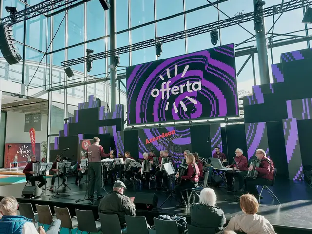 Das 1.Orchester der Accordeon-Freunde Kraichgau beim Auftritt auf der "Offerta" in der Messe Karlsruhe | Foto: E.Janson