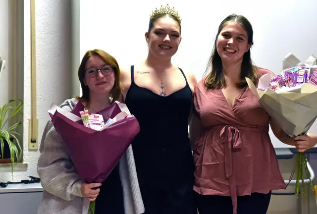 Kaiserin Isabell I. übergibt am Samstag, 21. November, die Insignien ihres Amtes. | Foto: Bernhard Bumb