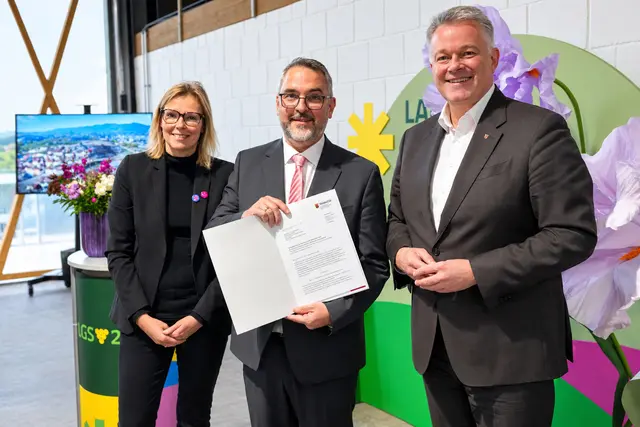 LGS-Geschäftsführerin Anne Pieper mit OB Marc Weigel und MP Gordon Schnieder | Foto: Holger Knecht
