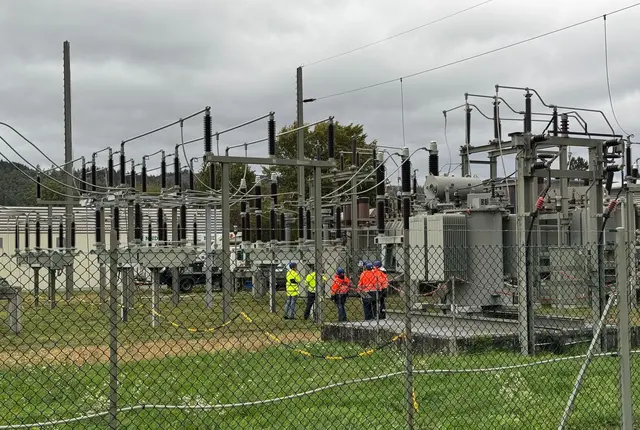 Rund 10.000 Haushalte waren stundenlang ohne Strom.  | Foto: Valentin Gensch/dpa