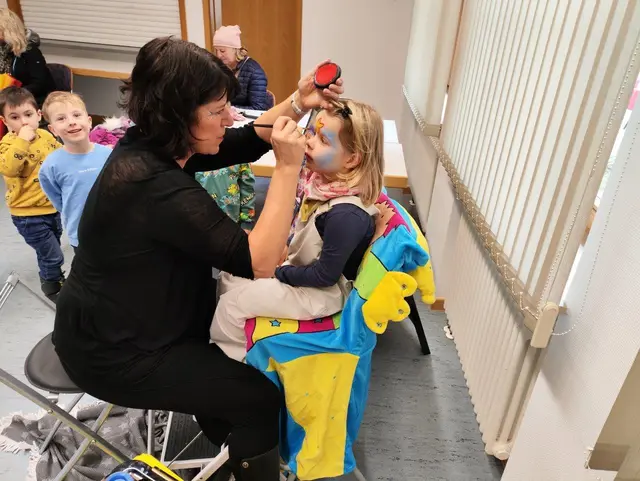 Beim Kinderschminken können sich die kleinen Besucher in fantasievolle Gestalten verwandeln. | Foto: Erpolzheimer Martinsmarkt e.V.