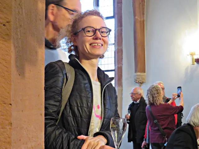Kunst- und musikinteressierte junge Dame | Foto: Brigitte Melder