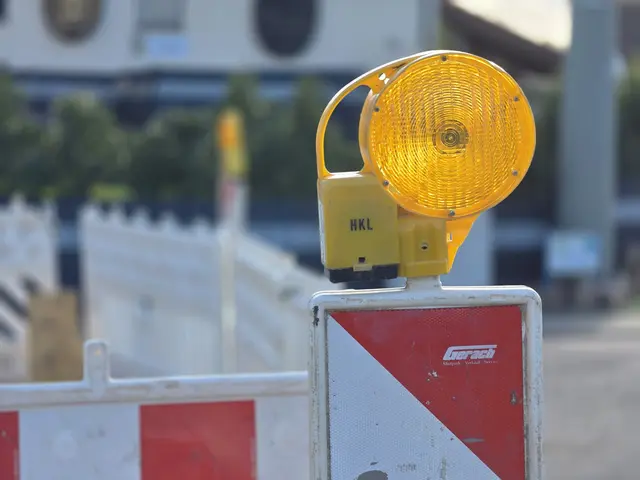Die Baustelle sorgt weiter für eine Sperrung und Umleitung am Hausener Weg. (Symbolbild) | Foto: Eva Bender