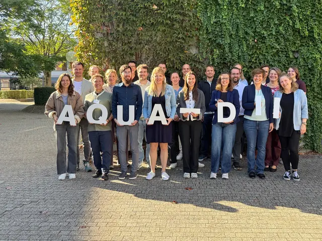 Beginn AQUA-d Förderphase II: Die neuen Promovierenden mit ihren Betreuer:innen auf dem PHKA-Campus.  | Foto: Bianca Neps