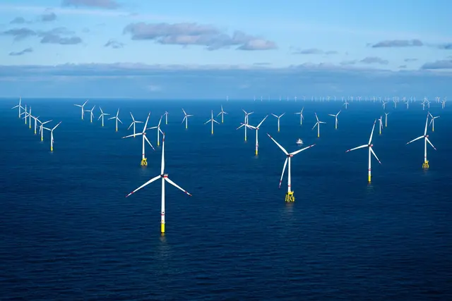 Bundeswirtschaftsministerin Katherina Reiche reagiert auf einen Brandbrief von Ländern zum stockenden Ausbau der Windkraft auf See.  | Foto: Sina Schuldt/dpa