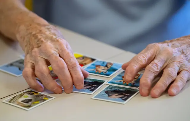 Rund 1,8 Millionen Menschen mit Demenz leben in Deutschland, die meisten davon haben Alzheimer. (Symbolbild) | Foto: Sven Hoppe/dpa