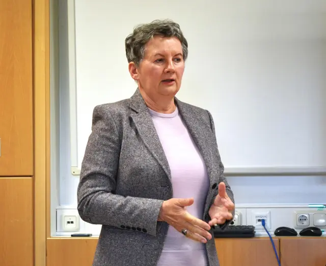 Einen Einblick in die Altersmedizin und viele hilfreiche Informationen gab Dr. med. Anna Reifenscheid den „Grünen Damen und Herren“ bei ihrem Vortrag am 12. Oktober im Pirmasenser Krankenhaus | Foto: Frank Schäfer
