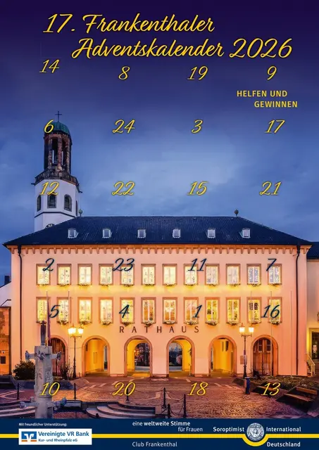 Das Titelbild des neuen Frankenthaler Adventskalenders: Gezeigt wird das weihnachtlich beleuchtete Rathaus, aufgenommen hat das Bild Andreas Henn. | Foto: Wendula Theobald