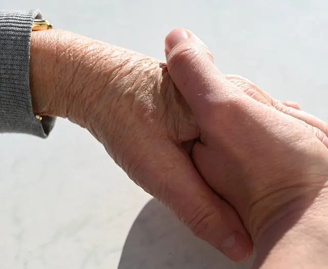 Ehrenamtliche Sicherheitsberatende geben älteren Menschen Tipps gegen Betrug und für mehr Sicherheit im Alltag. | Foto: Stadt Karlsruhe, Monika Müller-Gmelin