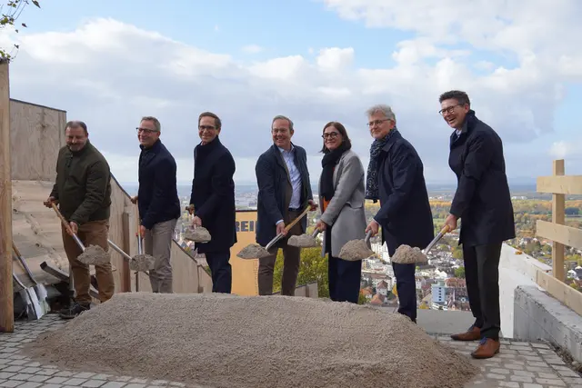Spatenstich für den Neubau der Durlacher Turmbergbahn | Foto: © KVV/Nicolas Lutterbach