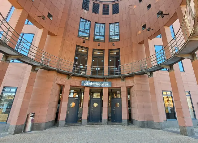 Von Rockoper bis Kafka: Das Jugendabo des Pfalztheaters bietet jungen Menschen einen Einstieg in unterschiedliche Theaterwelten. | Foto: Monika Klein