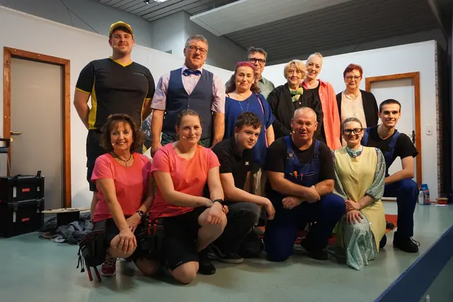 Das Foto zeigt die Theatergruppe bei der Aufführung 2025 | Foto: Liane Pfannkuchen