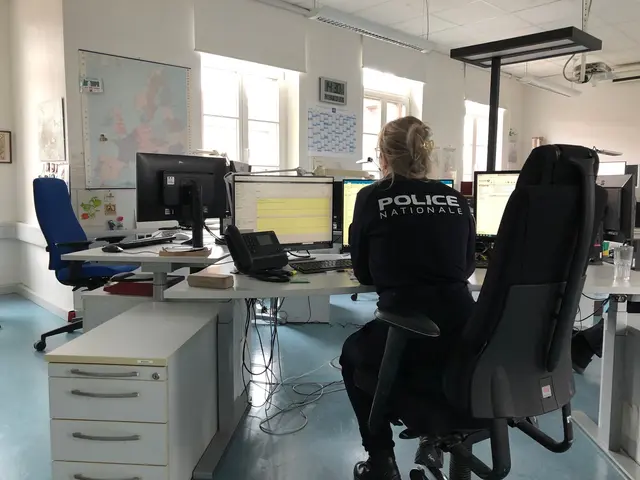 In Kehl arbeiten deutsche und französische Polizei zusammen. (Archivbild)   | Foto: Christian Böhmer/dpa