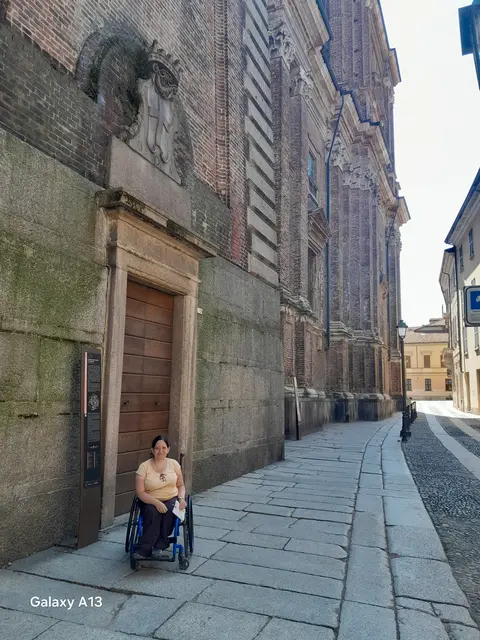 Irene vor der Basilica di San Gaudenzio  | Foto: Stephan Alberti-Riedl