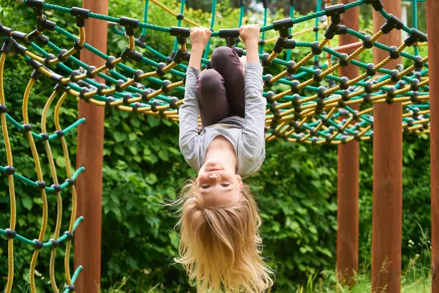 Am Starenweg baut die Stadt ein altes Klettergerüst ab und plant einen Hochseilgarten. | Foto: Petr Bonek/stock.adobe.com
