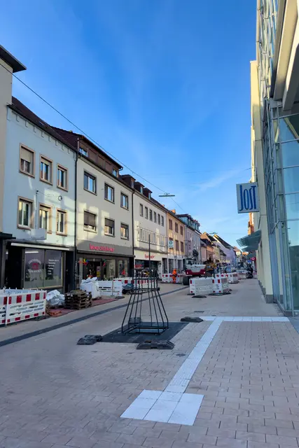 In der Königstraße läuft der Umbau weiter. Ein Abschnitt ist wieder begehbar, der nächste startet Anfang November. | Foto: Stadt Landau